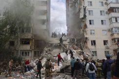ウクライナのミサイル攻撃で集合住宅損壊、5人死亡 ロシア