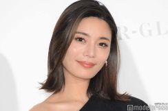 島袋聖南、美人母の顔出しショット公開「スタイル美しい」「そっくり」と話題