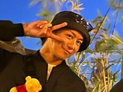 EXILE TAKAHIRO、ディズニーシー訪問時の“手つなぎデート”ショット公開に「お忍びデートですか？」「お似合い」と反響