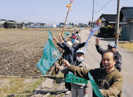 べるもんた出迎え健康に　城端線・氷見線沿い、南砺・田中　高齢者、１日４回手振り