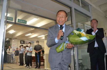 和歌山・白浜町の大江新町長が初登庁　東京事務所新設へ