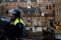 アムステルダム大学、警察が反イスラエル活動を排除