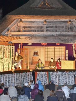 福島・檜枝岐歌舞伎、奉納の夜舞台　280年の伝統脈々、歴史物語堪能