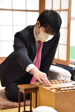 これぞ穴熊の暴力！　高見七段が快勝で本戦入りに王手　第50期棋王戦コナミグループ杯予選