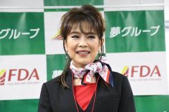 保科有里、CA姿でイベント登場　夢グループが航空会社とコラボ「新しい世界が広がった」