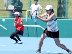 若手登竜門の女子テニス国際大会、富山県立山町で白熱プレー　会場に杉山愛さんも