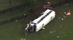 出稼ぎ労働者乗せたバスがフェンスを突き破り横転事故　8人が死亡、40人以上が重軽傷　米フロリダ