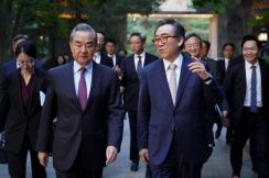 中国外相「台湾問題は慎重に」、韓国外相「互いの違いを認める」　北京で韓中外相会談