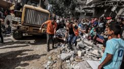 夜間に２度の空爆で４０人死亡、がれきの下敷きも救助の術なく　ガザ中部