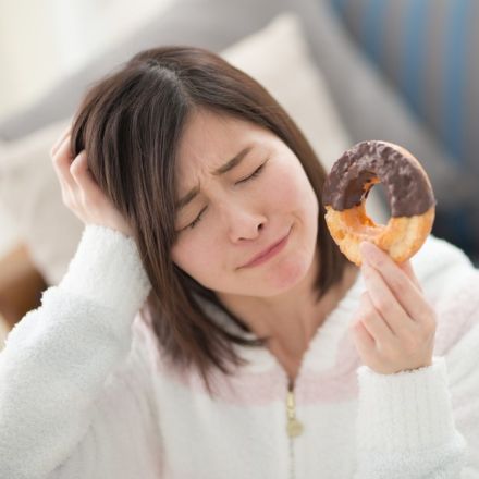 「太るとわかっていてもやめられないもの」…女性2位「炭水化物」、男性2位「揚げ物」