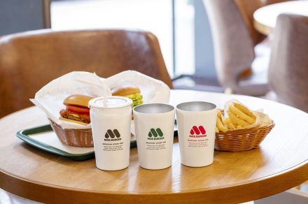 「モスバーガー」の紙カップがタンブラーに　“Mサイズ”カップがそのまま入る