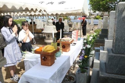 「憲政の神様」木堂しのび墓前祭　岡山、命日に合わせ 親族や住民ら参列