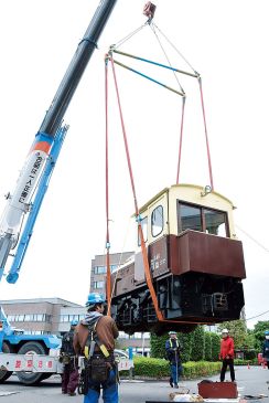 「ガーデンパーク」オープンへ　軽便鉄道の車両、新工場を含んだ公園エリアで公開予定　“蒸気機関車363号機”と“ディーゼル機関車DL3号機”を搬出　イベント時は線路を走らせる予定