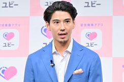 賀来賢人、“指”役に初挑戦　撮影の翌日は“筋肉痛”に「思った以上に指役って大変」