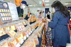 県内唯一のデパート「食べて応援」　経営再建報道後、初の催事は大にぎわい　全国の人気パン・スイーツ50社400品が一堂に　鹿児島市・山形屋で20日まで