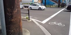 国道交差点で仙台市営バスに自転車が接触　自転車の30代男性が軽傷　市営バス側が青信号　仙台