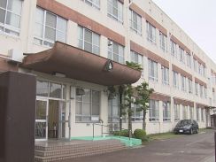 商業施設で半ズボンとセカンドバッグ計約6万円分を万引きか 休職している市立小学校教師の40歳男を再逮捕