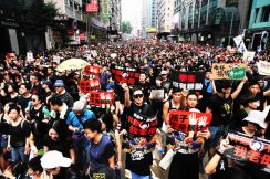 デモ隊が歌った曲、ユーチューブが香港で閲覧制限　裁判所の命令受け