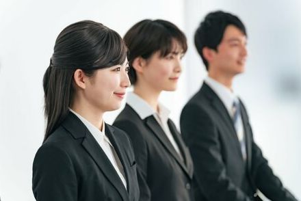 令和の今も”学歴社会”？大卒・高卒の「賃金や初任給」を比較。一方で大学にかかる費用はいくら？