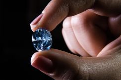 ダイヤモンド最大手デビアス売却 英アングロ、計画発表