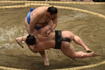 【夏場所】大の里が若元春を突き落とし３勝目「基本は前へ、前へ出る意識」