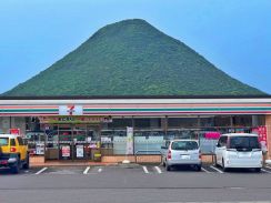 これが“ジェネリック富士河口湖町”か……！　全国各地からコンビニ×富士の組み合わせに「富士山より映える」