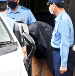 女性用トイレに侵入、スマホで盗撮容疑の巡査部長を送検　鹿児島県警