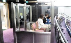 神奈川県議会、子連れで傍聴どうぞ　本会議場にスペース設置、乳幼児も可