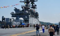米海軍佐世保基地10年ぶりに一般公開　平和な光景とのギャップ
