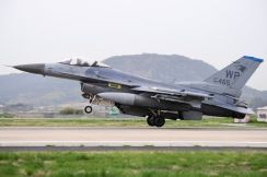 日本メディア「在日米軍のＦ－１５・１６戦闘機を韓国ではなく自国で整備」