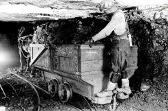 「働かない社員」を簡単にクビにしてはいけない！ 昭和の炭鉱労働者に学ぶ、日本人が失った真の「生産性」とは