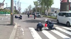9歳くらいの登校中の男子児童　ワンボックスカーにはねられ死亡　歩行者側信号は青か　運転手の男（64）を現行犯逮捕　札幌市
