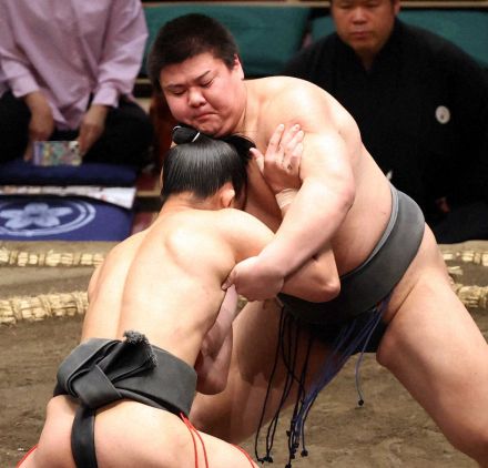 学生横綱・草野が3連勝“レスリング界の学生横綱”欧山田に圧勝「一気に前に出て勝負を懸けた」