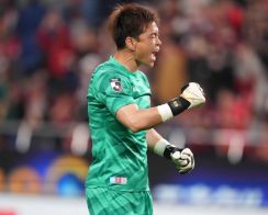 「まじで鳥肌たった」「プレミアかよ」浦和GK西川周作の低弾道フィードにファン驚嘆！「そんなパスも出せるの!?」