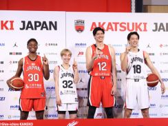 バスケ日本代表新ユニフォーム発表…渡邊雄太は「代表のユニフォームを着ると緊張感が出てきます」