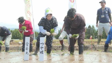 ことし開学した新庄市の東北農林専門職大学で知事と学生が田植え　「日本の農業界を背負って」