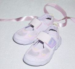 韓国・小学生のママたちが「その靴を買おう」と大騒ぎ…「足の指を保護」で安全