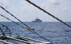 漁師に支援物資供給、フィリピン民間船団　南シナ海の係争海域