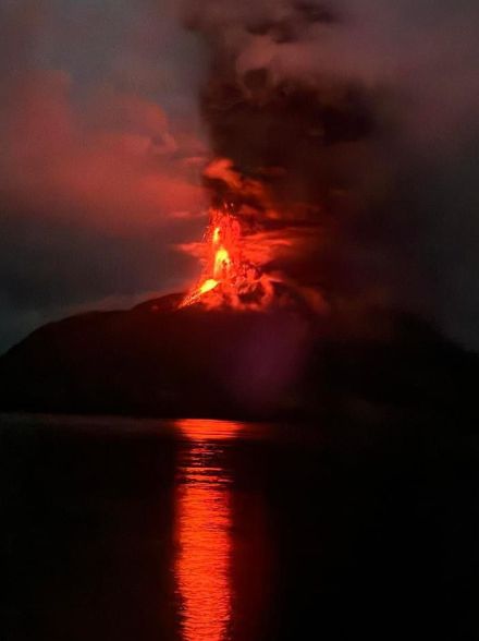 ルアン山噴火で300世帯に移住促す　続く避難生活　日本の気象庁情報に困惑も・インドネシア