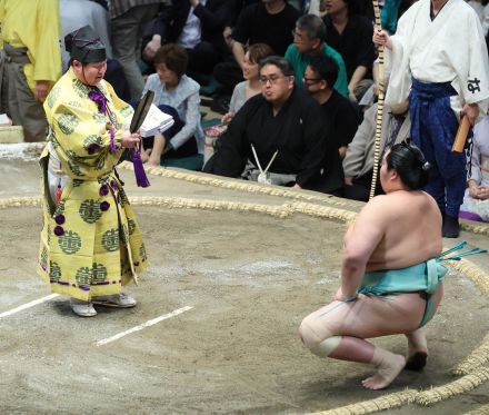 木村庄之助、琴桜の勝ち名乗りを「琴ノ若～」と言い間違え　今場所から改名も　前日は取組中に転倒の受難