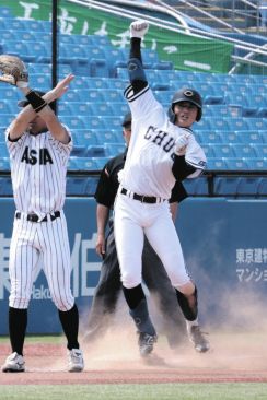 中大、初回いきなり4失点も粘りの逆転勝ち　佐藤豪の一打で自力Ｖ残った【東都大学野球】