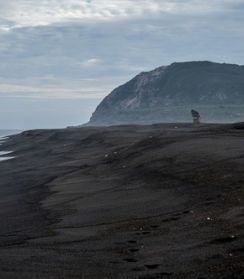 入り口は多数の弾が撃ち込まれ…米軍がじつは硫黄島の壕を「しらみつぶし」に塞いでいた理由