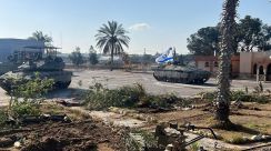 イスラエル・エジプト対立　ラファ検問所制圧が引き金　ガザ支援、休戦交渉に影響も
