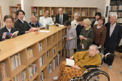 郷土史研究の元住職100歳河村さん　湖西の寺に私設図書室　住民や檀家に開放　25日オープン