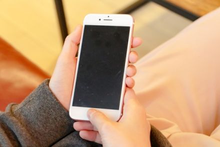 家族死亡時のスマホ解約方法　各キャリアの手続きまとめ【2024年版】