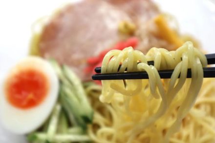 【コンビニのウマい麺】ファミマの大人気「冷やし麺」が今年も復活！ あの味噌ラーメンの人気店も仲間入りの3品を早速食べてみた『実食レポート』