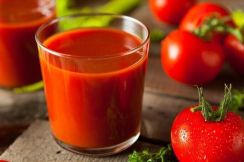 トマトジュースを飲みすぎるとどうなる？メリット、デメリットをそれぞれ解説