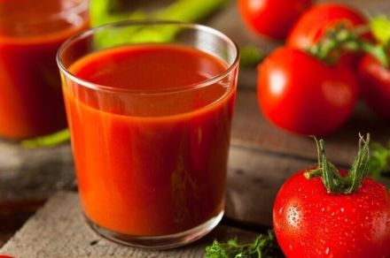トマトジュースを飲みすぎるとどうなる？メリット、デメリットをそれぞれ解説