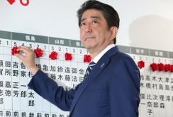 安倍元首相が「機密費」から候補者に100万円報道　元「安倍派」議員に直撃して聞いた“選挙とカネ”の実態