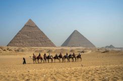 ピラミッド群沿いに「失われた川」、巨石運搬の謎く鍵か エジプト